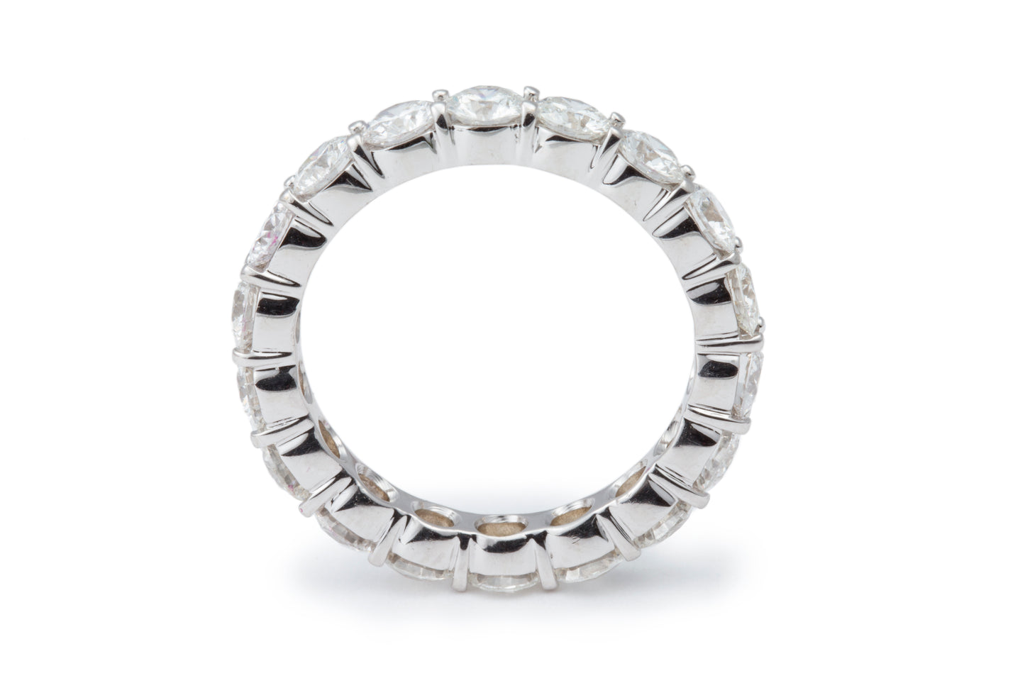 Alianza de eternidad con diamantes de 3,6 quilates para mujer en oro blanco de 18 quilates